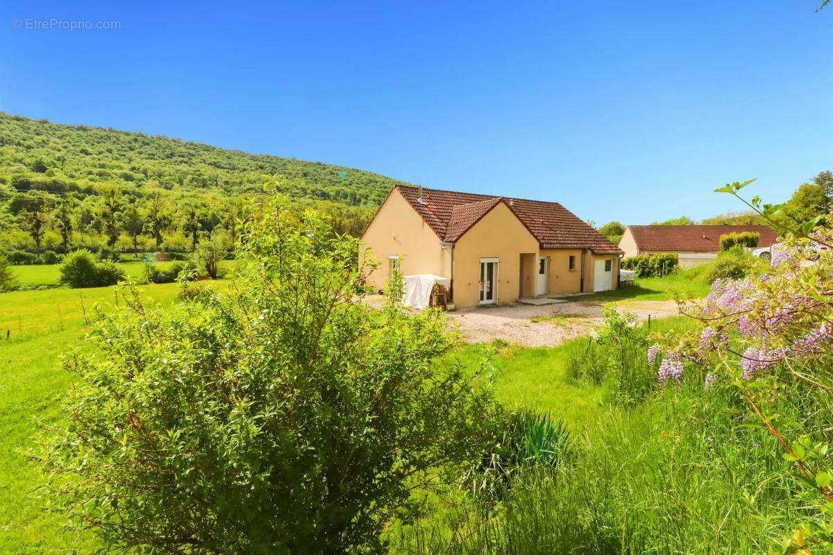 Maison à SAINT-VICTOR-SUR-OUCHE
