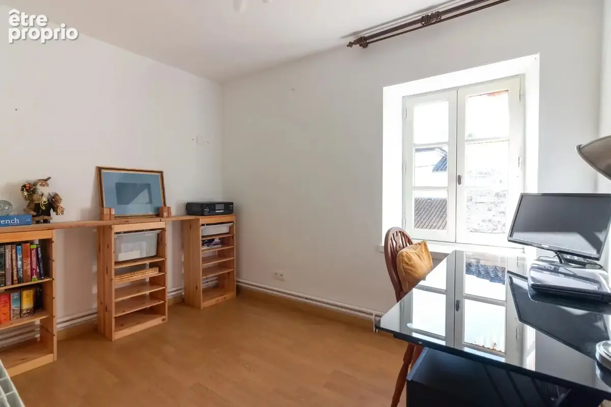 Maison de village avec jardin, garage et potentiel - photo 10
