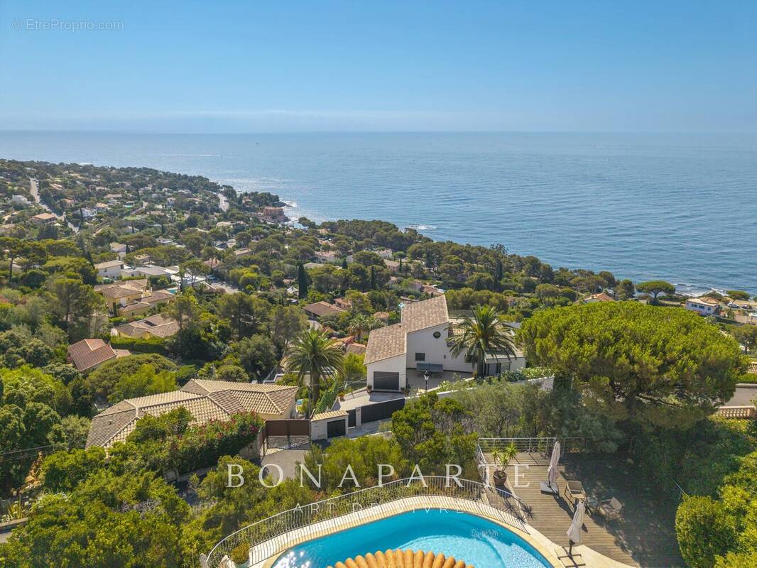 Maison à ROQUEBRUNE-SUR-ARGENS
