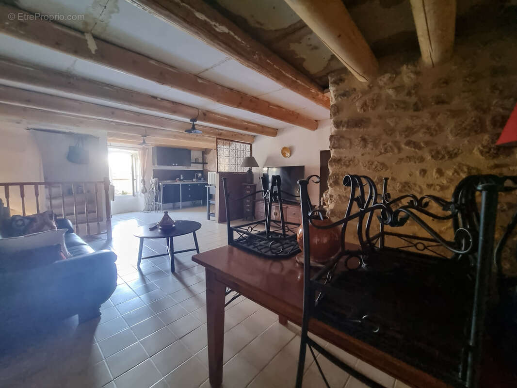 Maison à ARTIGNOSC-SUR-VERDON