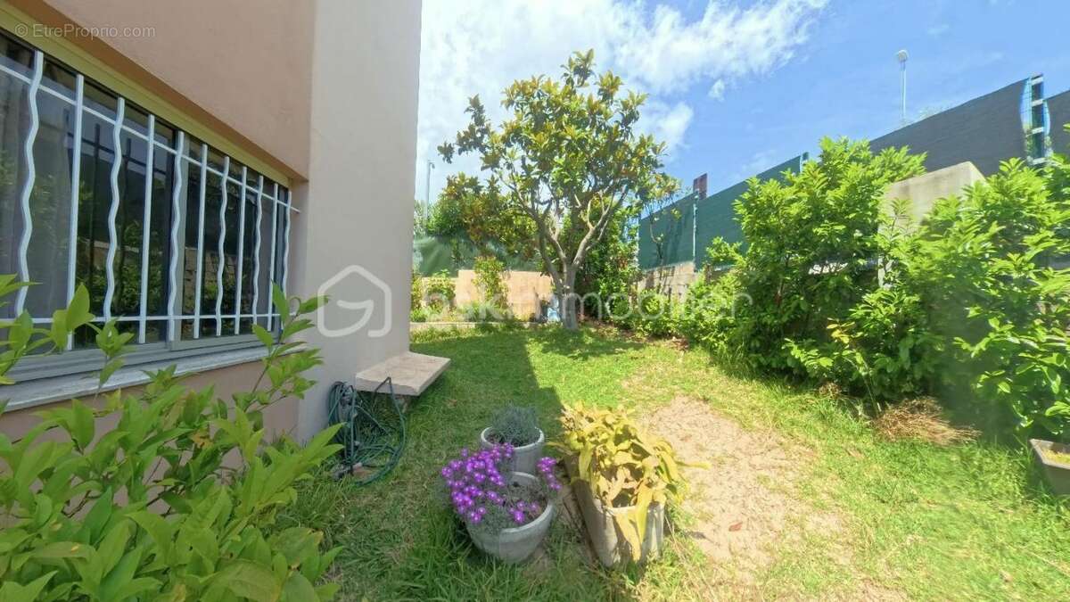 Appartement à SAINT-LAURENT-DU-VAR