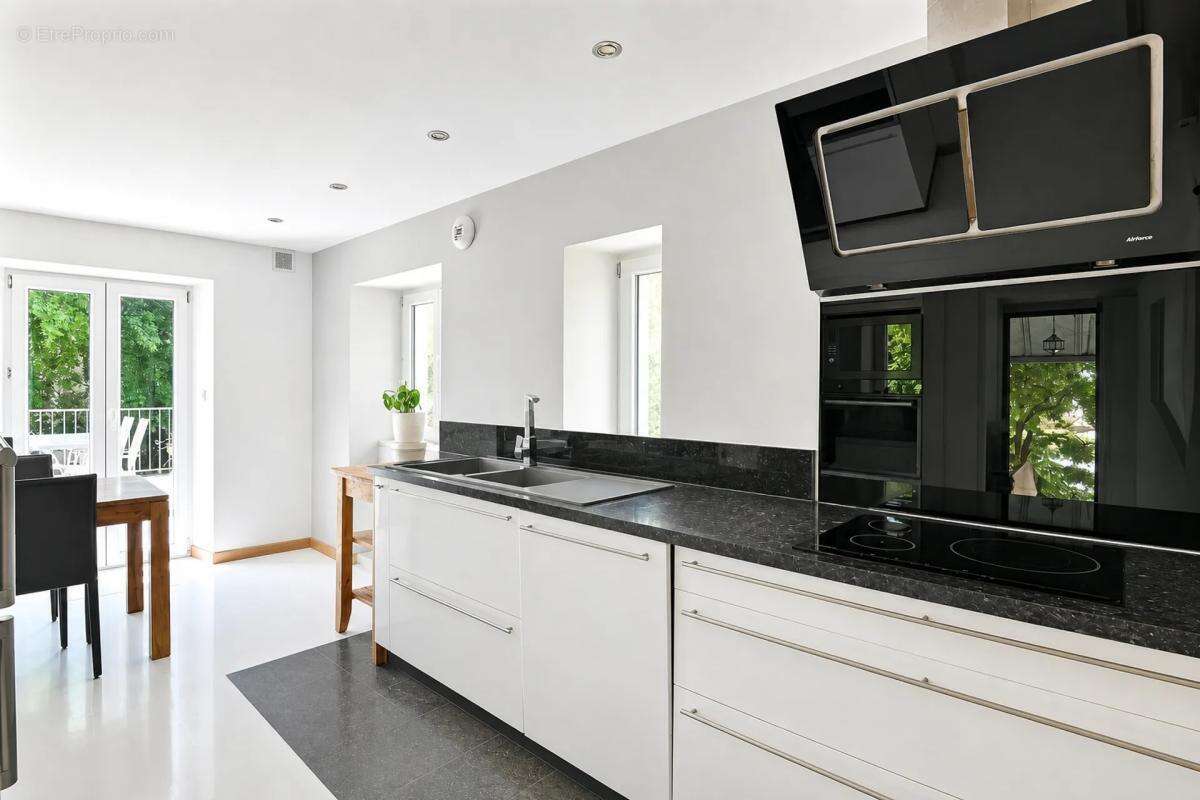 Maison de 7 pièces de 171 m² à Bagnols-sur-Cèze - photo 4