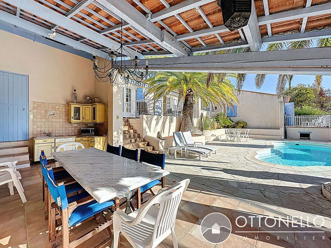 Maison à ROQUEBRUNE-SUR-ARGENS