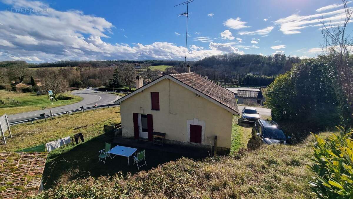 Maison à DOUVILLE