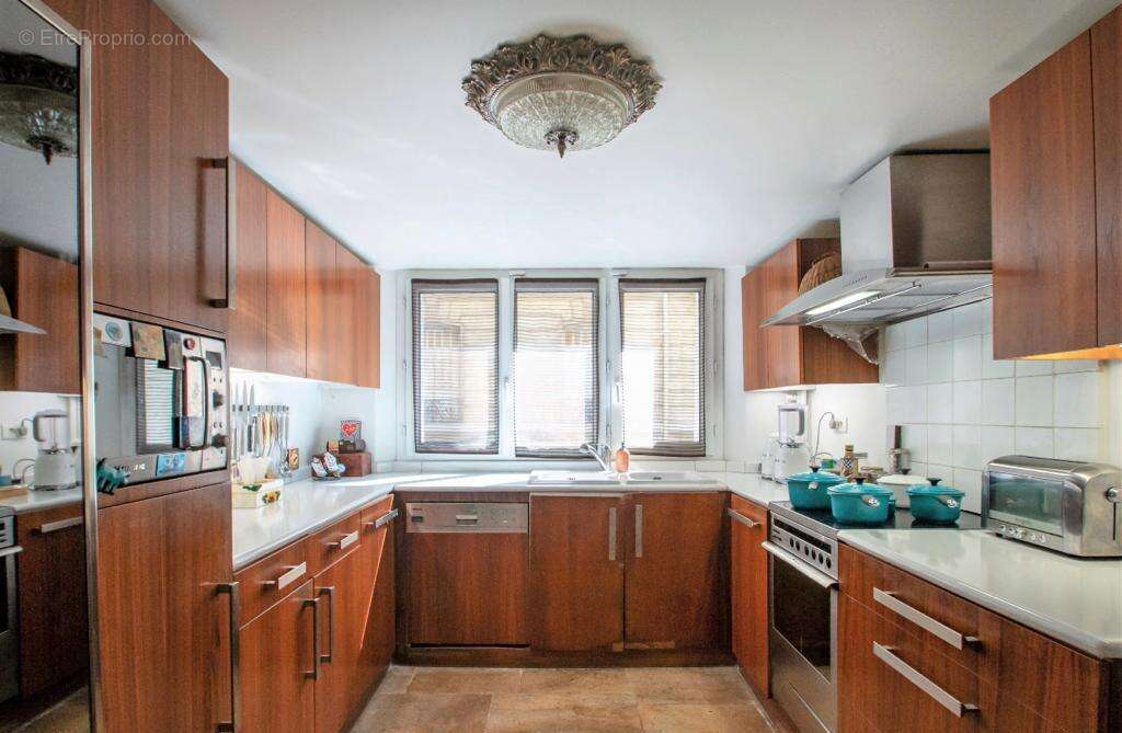 Appartement à NEUILLY-SUR-SEINE