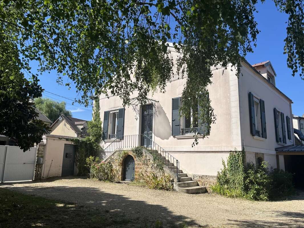 Maison à CHEVREUSE