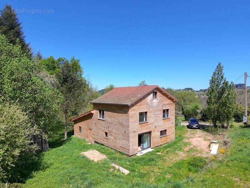 Maison à POULE-LES-ECHARMEAUX