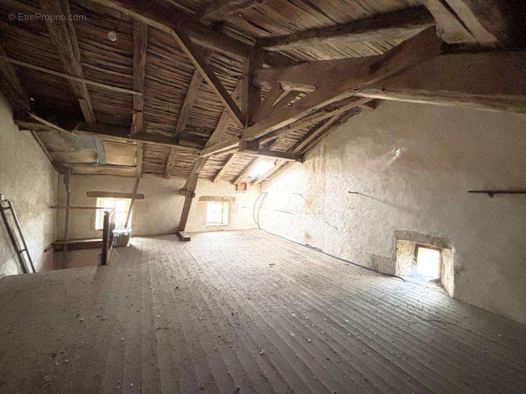 Maison à BENEST