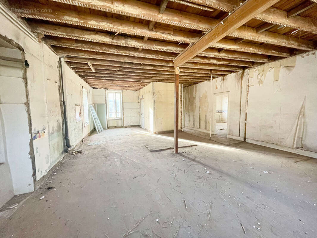 Appartement à SAINT-JUST-EN-CHEVALET