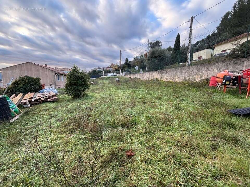 Terrain 400 m² à Carnoules  - photo 3
