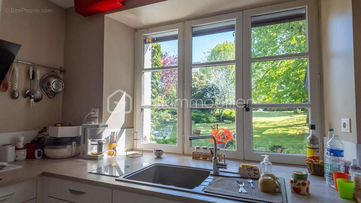 Joyau résidentiel à Fourchambault : Propriété familiale avec charme intemporel et élégance rustique de l’aménagement - photo 11