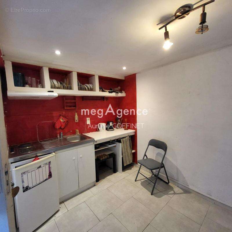 Maison à LAROCHE-SAINT-CYDROINE