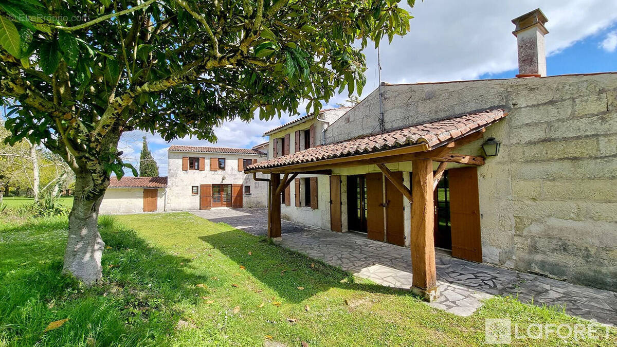 Maison à SAINTES