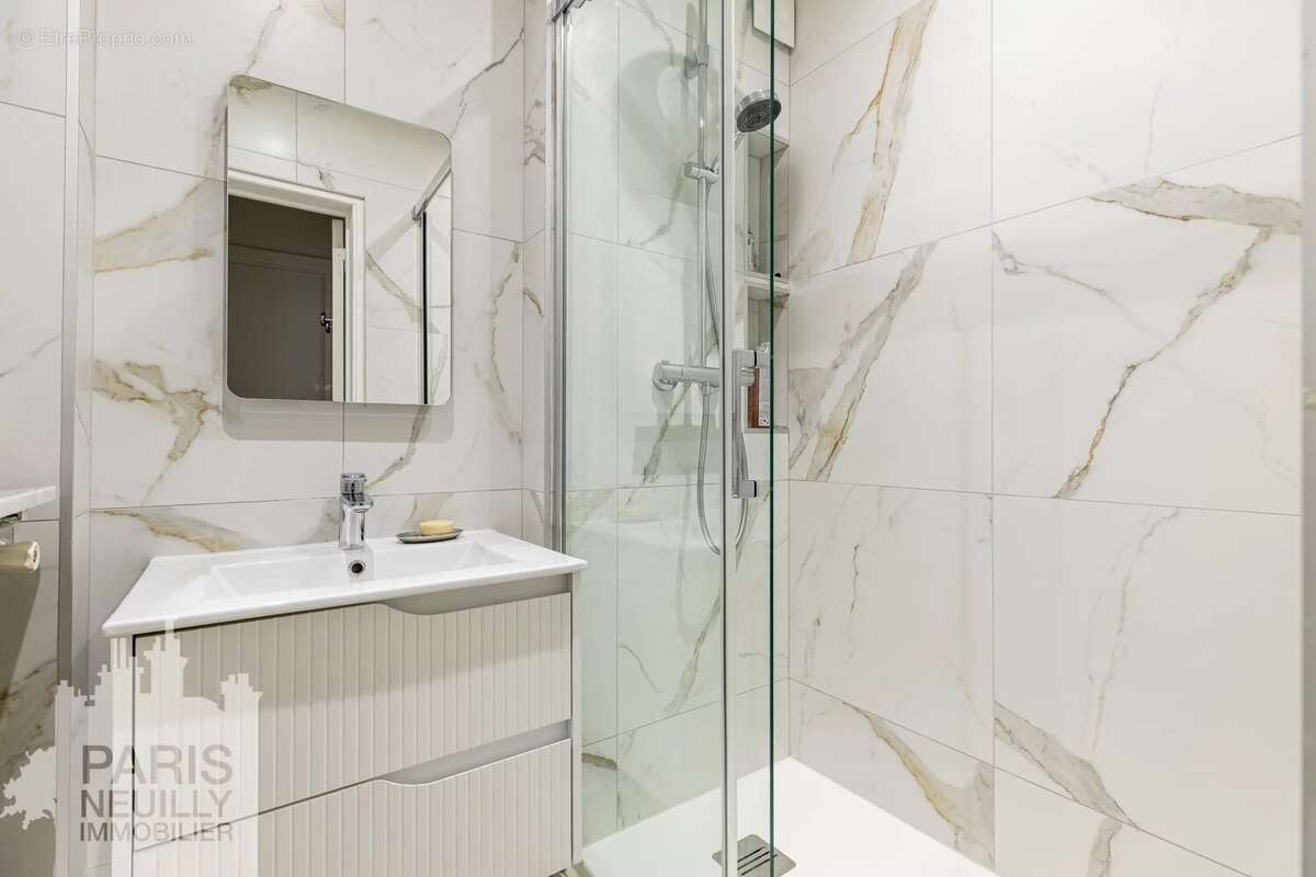 Appartement à PARIS-17E