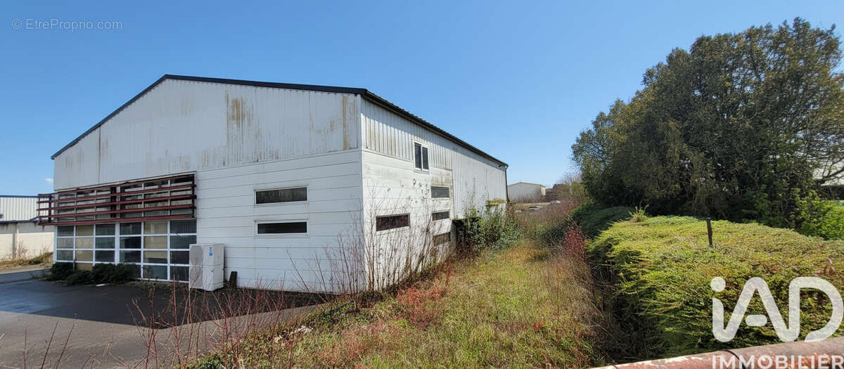 Photo 2 - Parking à LA VERGNE