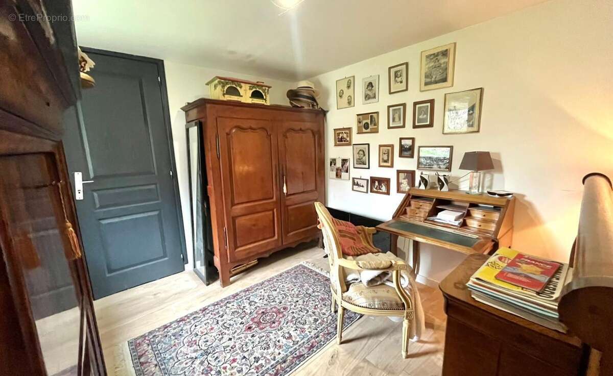 Maison individuelle avec garage, jardin et dépendance - photo 8