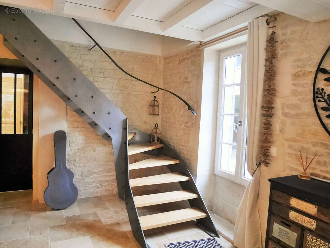 Maison 179 m² à Saint-Hilaire-La-Palud  - photo 9