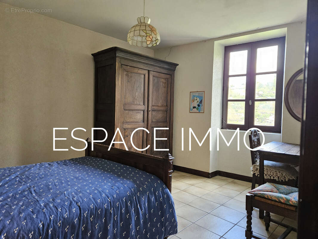 Maison à LIVINHAC-LE-HAUT