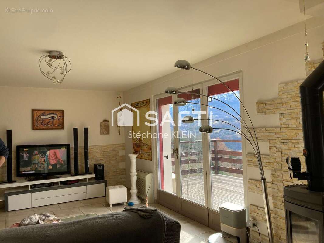 Photo 5