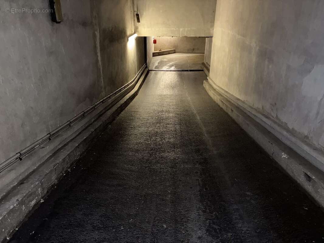Parking à PARIS-19E