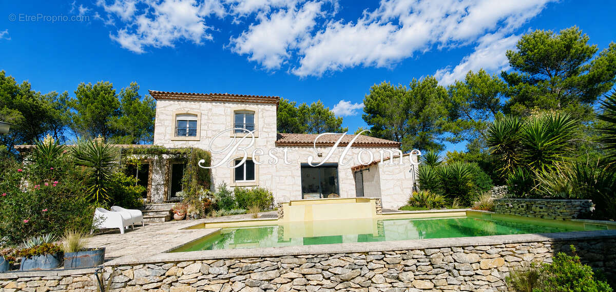 A vendre Collines Nord de Nîmes  Magnifique maison type 5 sur 3000 m2 de terrain avec garage de 56 m2 piscine - photo 2