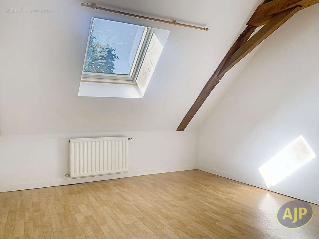 Maison à GRUGE-L'HOPITAL