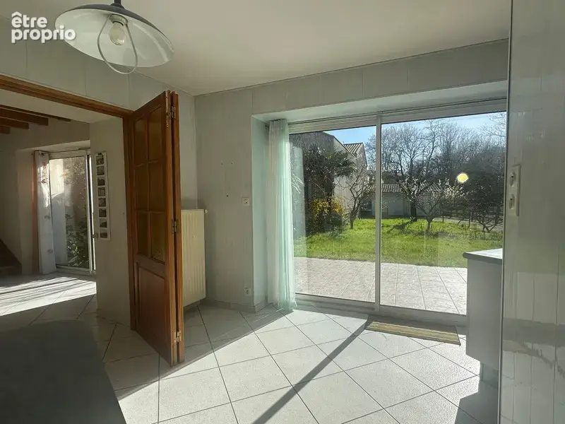 Les Clouzeaux, Maison en pierre 5 chambres avec jardin env. 605 m² double garage - photo 4
