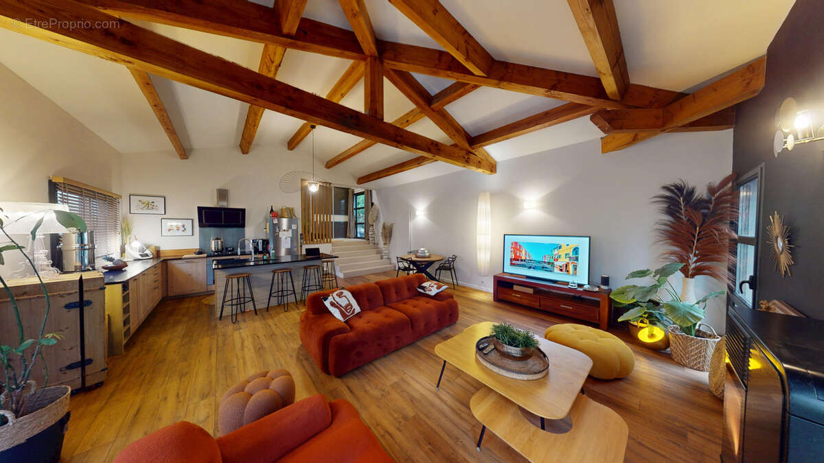 Maison à SAINT-CLEMENT-DE-RIVIERE