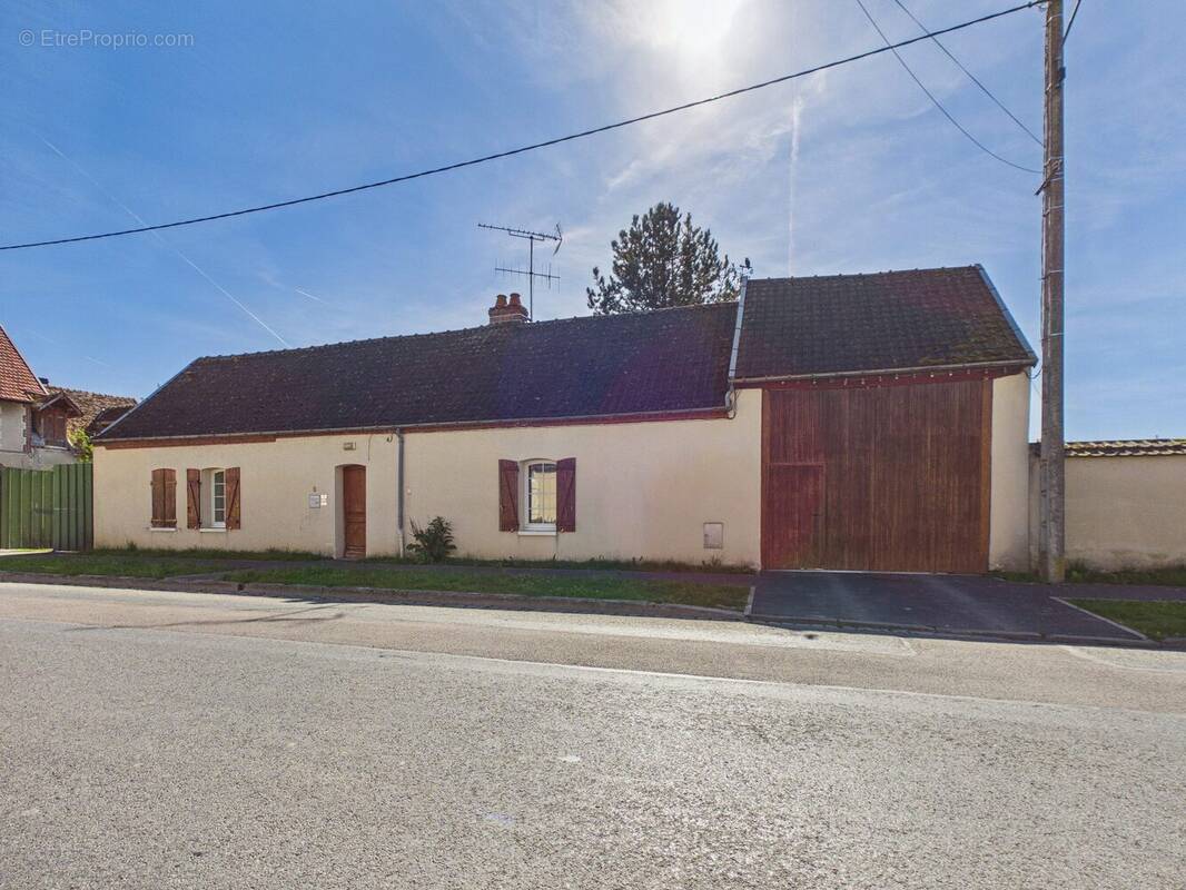 Maison à SAINT-JUST-SAUVAGE