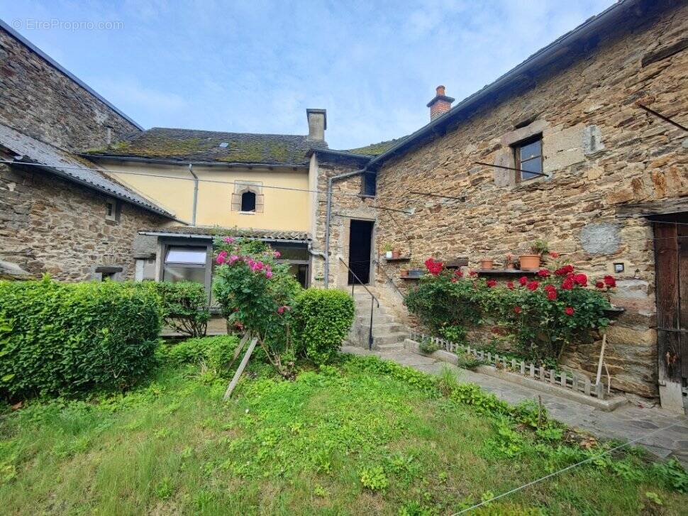 Maison à CALMONT