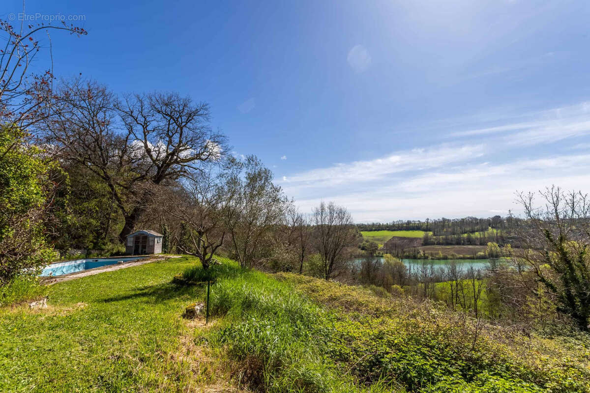 Country house with annexe, pool and land - photo 9