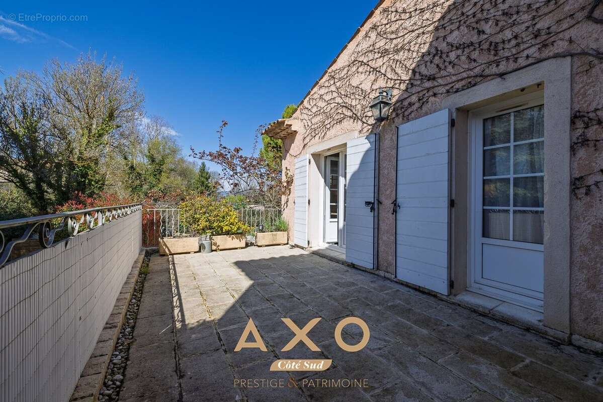 Maison à MEYRARGUES