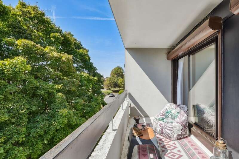 Appartement à LE COUDRAY-MONTCEAUX