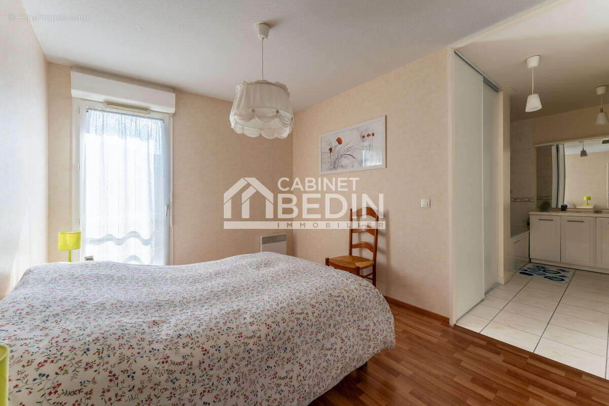 Appartement à PAREMPUYRE