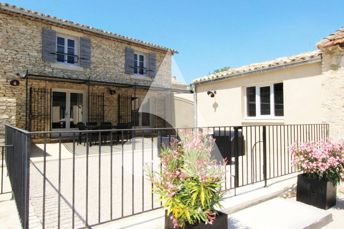 Maison à GORDES