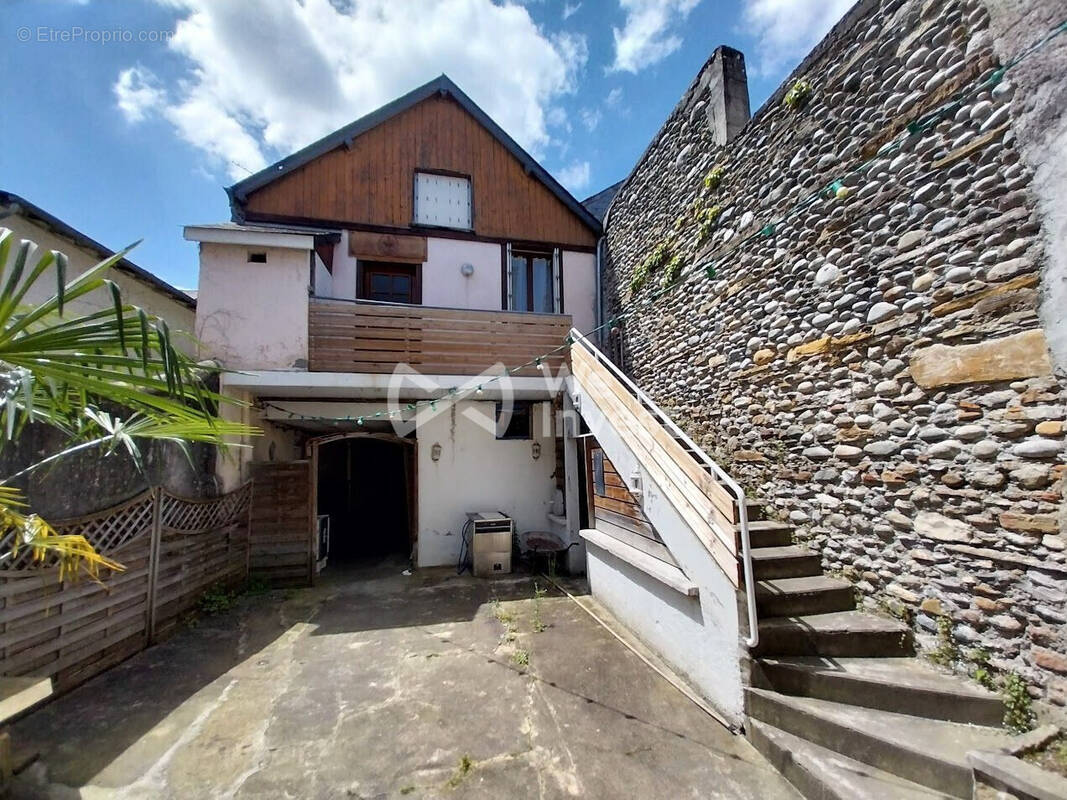 Appartement à NAY
