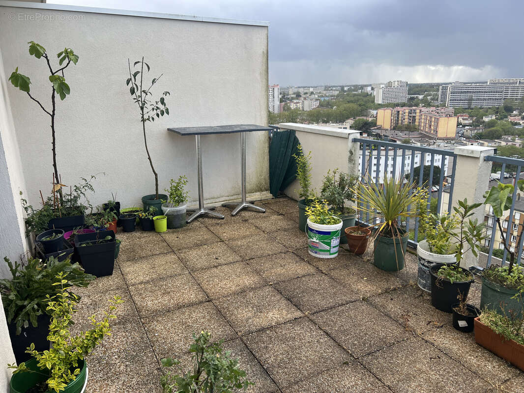 T2 avec terrasse de 40m2 et parking - photo 6