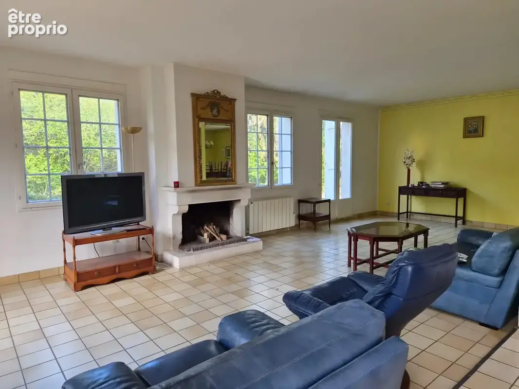 Maison dans quartier résidentiel  avec corps de ferme à rénover - photo 6