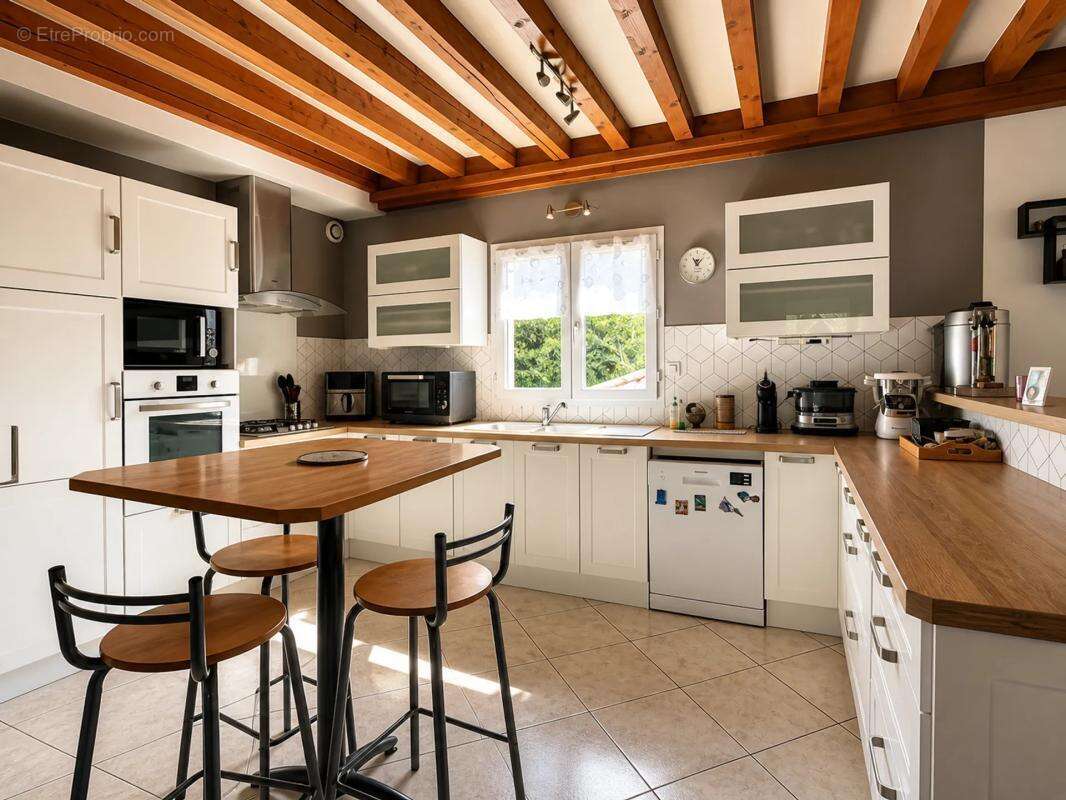 Maison de 7 pièces de 180 m² à Jassans-Riottier - photo 13