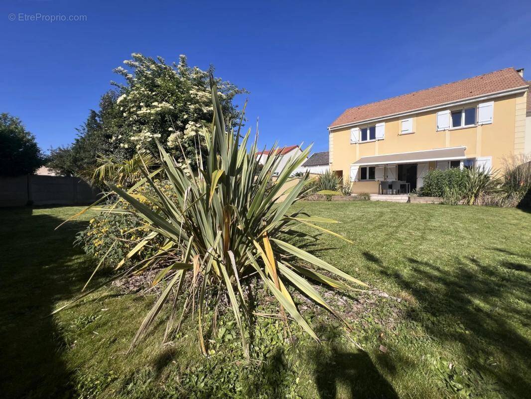 Maison à LES CLAYES-SOUS-BOIS