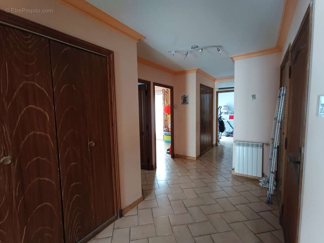 Maison de village 2 faces et surface de vente - photo 12