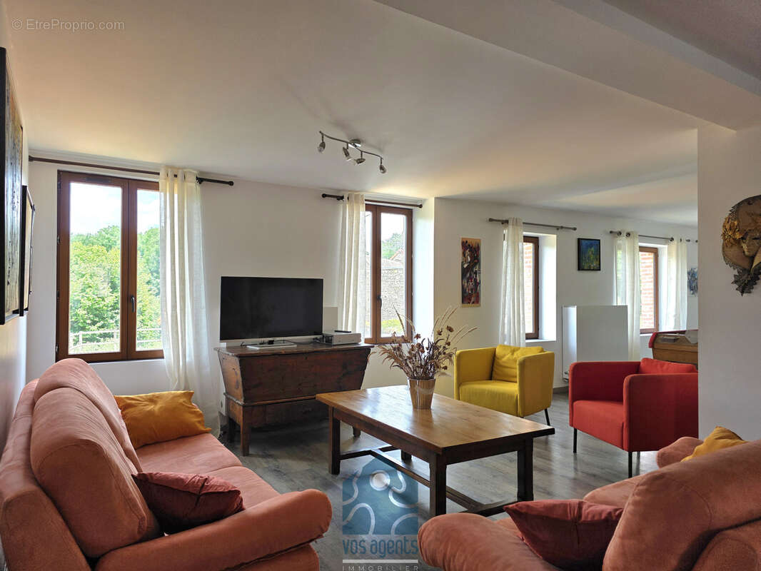 Propriété 9 pièces avec gîte et partie privative, grange, piscine et annexes - photo 3