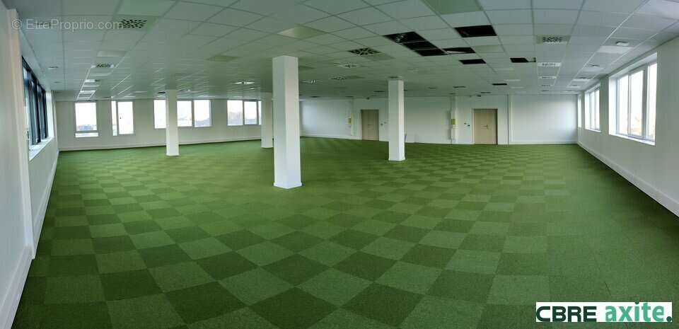 Commerce 763 m² à Echirolles  - photo 6