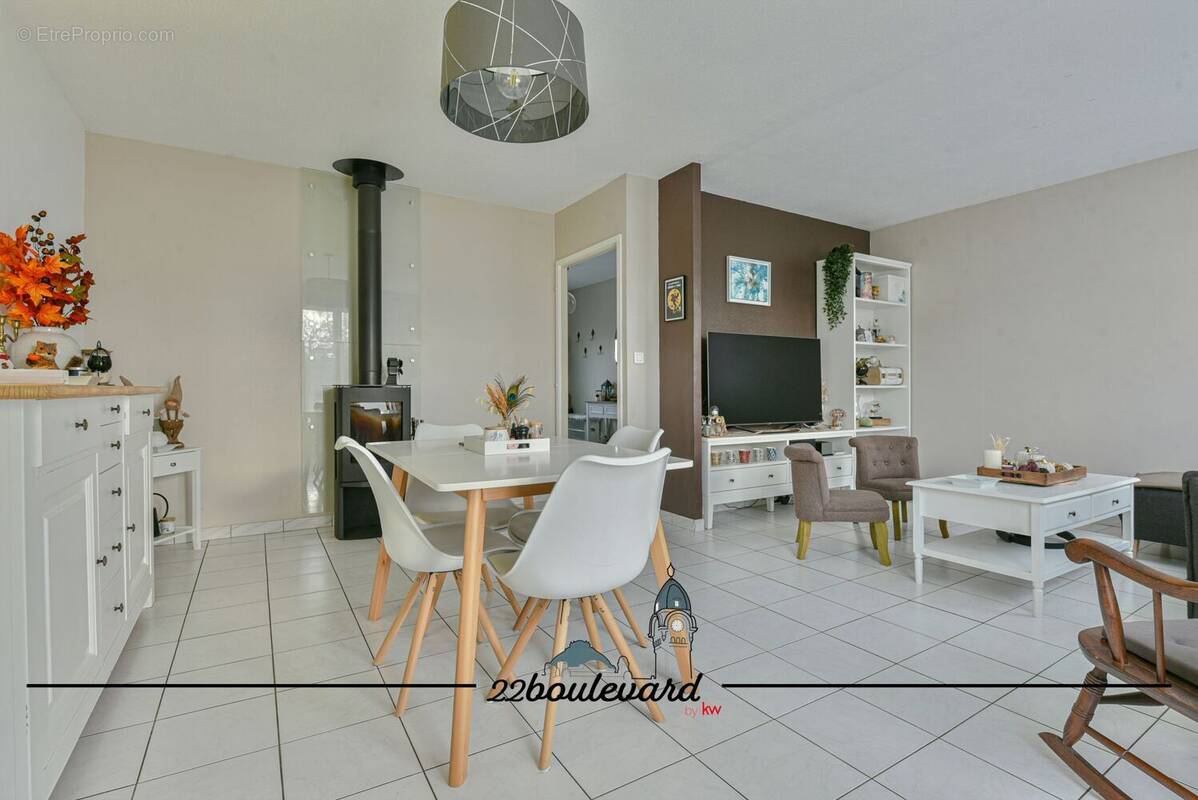 Maison à SAINT-GENEST-SUR-ROSELLE