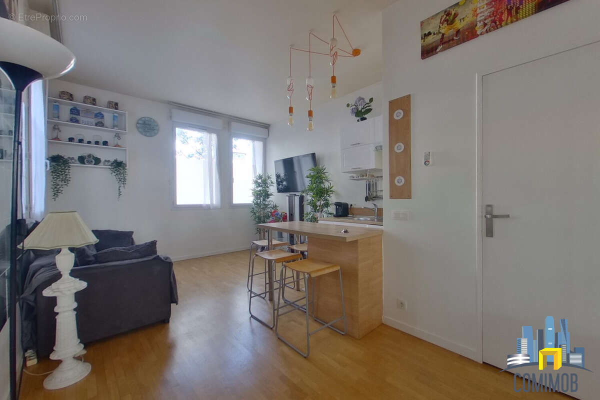 Appartement à COURBEVOIE