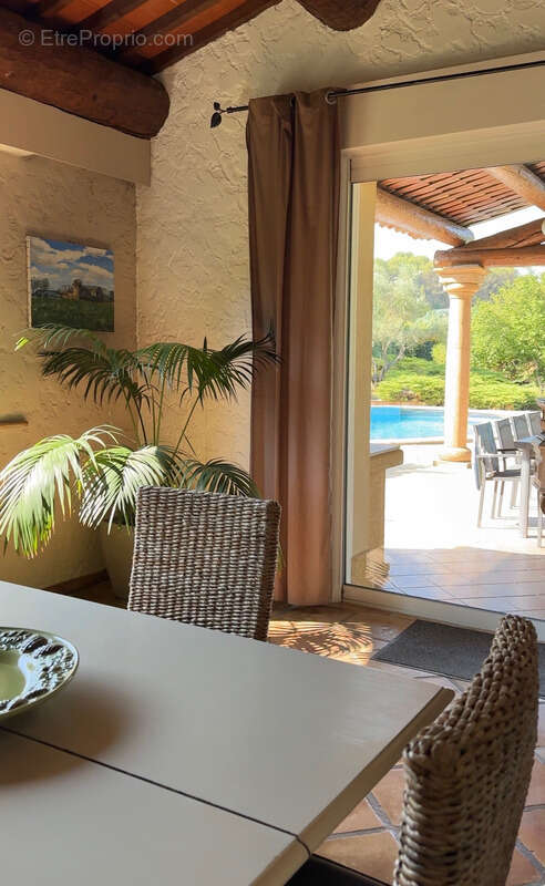 Propriété à vendre entre Peynier et Trets sur plus d'un hectare, maison principale environ 225 m2 - photo 3