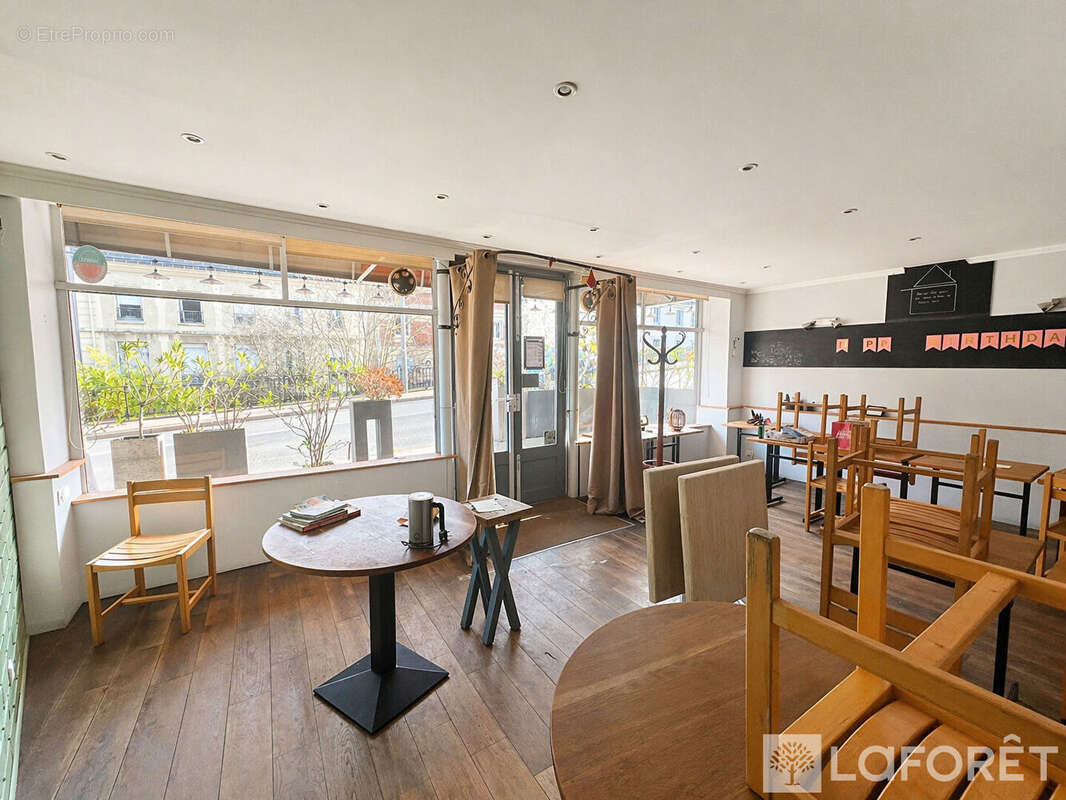 Local commercial Sevres 131,26 m2 - photo 2