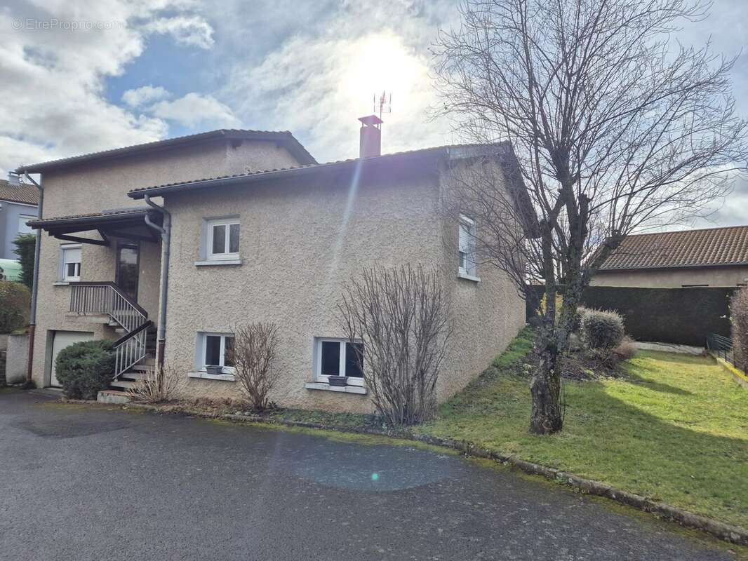 Maison T5 sur deux niveaux - photo 7