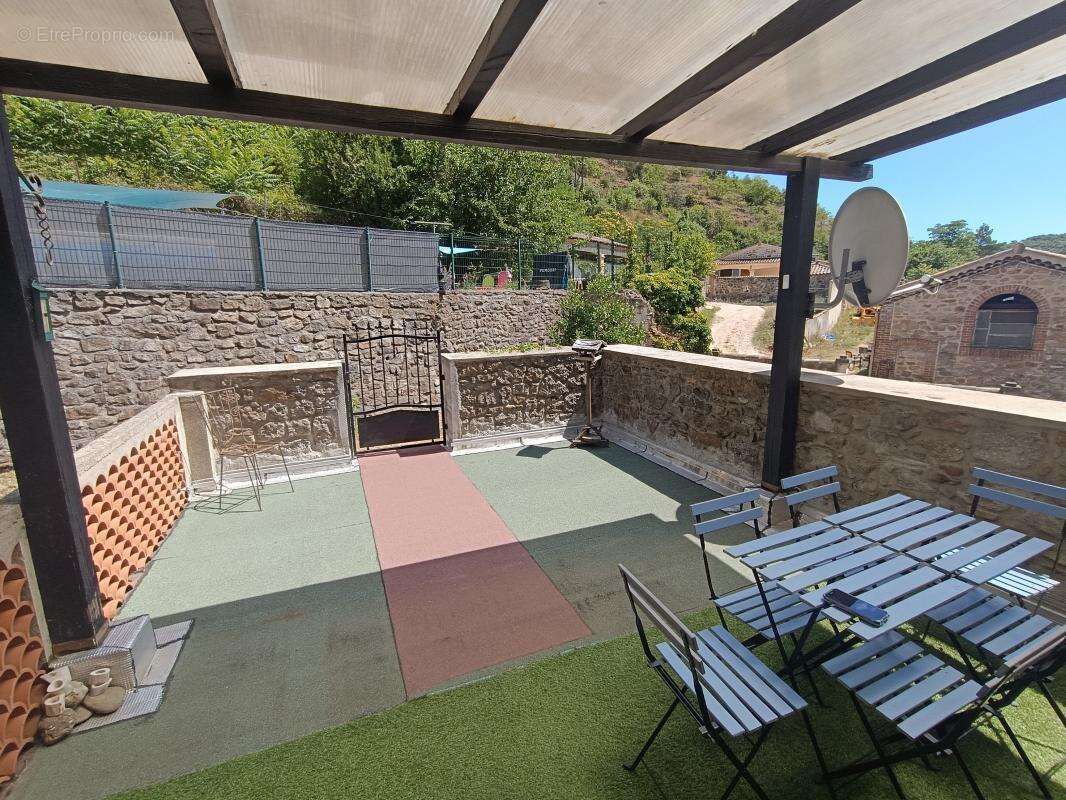 Appartement à ROBIAC-ROCHESSADOULE
