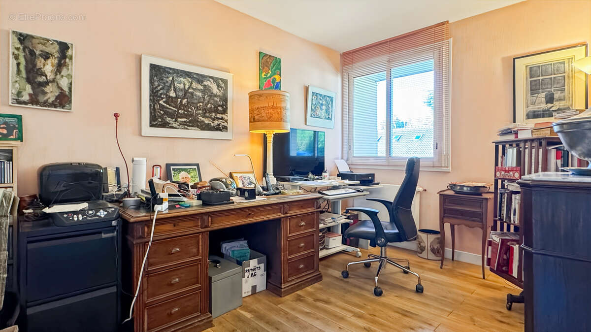 Maison à SAINT-NOM-LA-BRETECHE